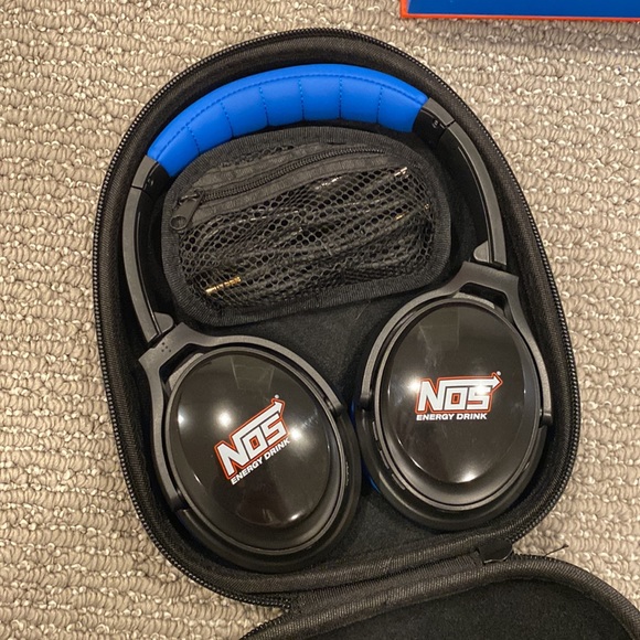 NWT! Wireless headphones with active noise cancellation and carrying case (Nos) - Picture 2 of 6